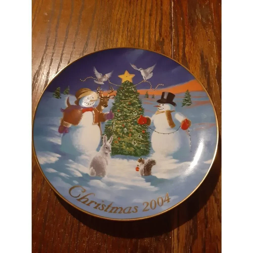 Vintage 2004 Avon Christmas Collectible Holiday Collector Decorative Plate Gold